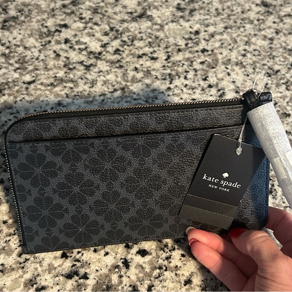 ❤️ NWT Kate Spade Medium Lzip Black Floral Wristlet Wallet ❤️ - Picture 4 of 9